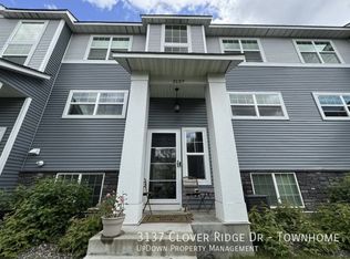 3137 Clover Ridge Dr, Chaska, MN 55318