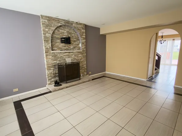 2031 Muirfield Cir, Elgin, IL 60123