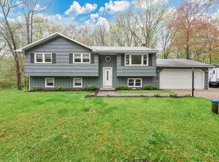 48 Town Line Rd, New Hartford, CT 06057