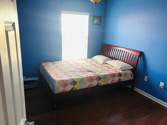 3rd image of 4235 Clybourne Ln