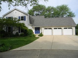1828 Orchard Hill Dr, Chesterfield, MO