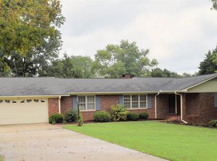 101 E Briarcliff Dr, Landrum, SC 29356