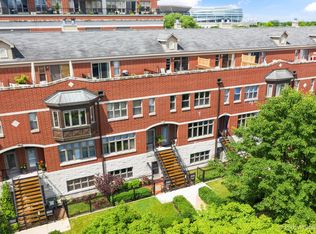 318 E 18th St, Chicago, IL 60616