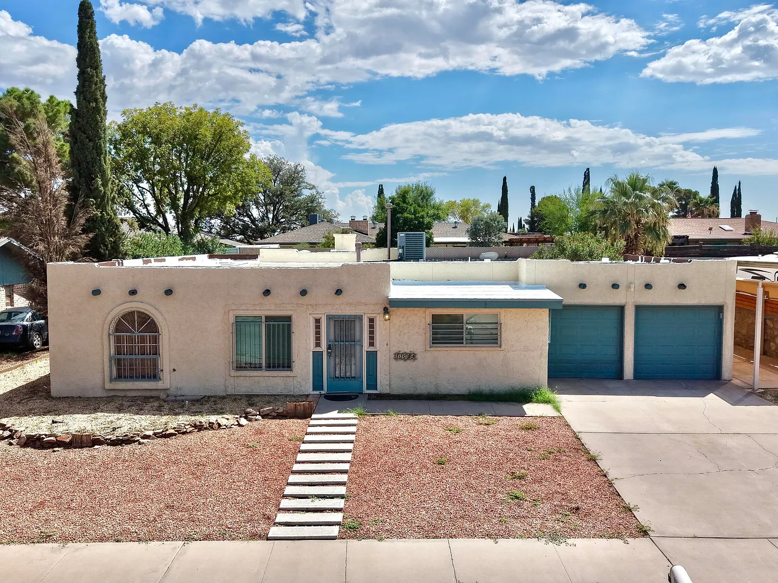 3 bed, 2.0 bath, 1996 sqft, $2,100 — Photo 2