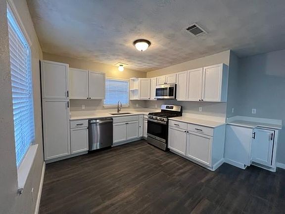 3rd image of 106 E Kenwood Dr