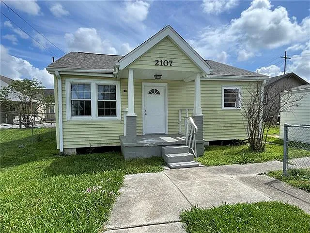 2107 Montesquieu St — Photo 1