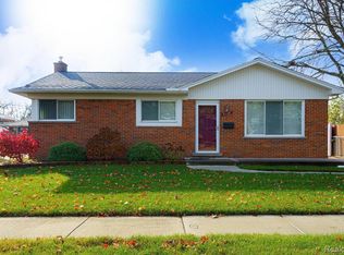 8318 Christine St, Warren, MI 48093