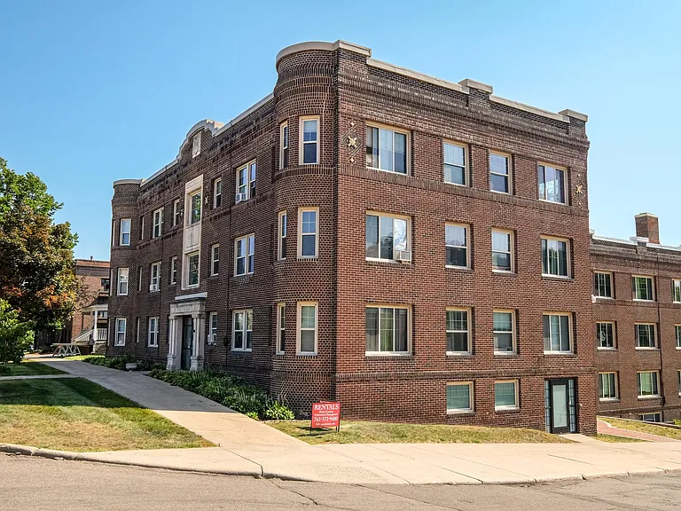Summit Hill Apartments — Photo 30