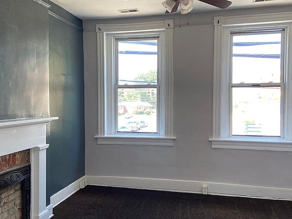 3rd image of 1117 W Leigh St #B