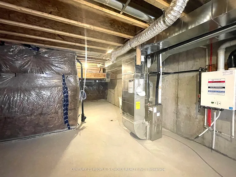 1471 Blackmore St — Photo 41