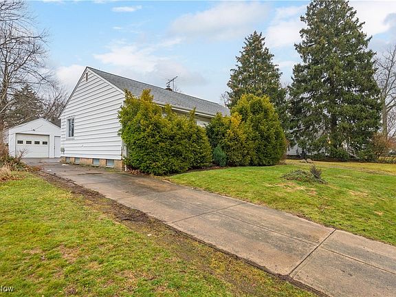 3rd image of 373 Glen Park Dr