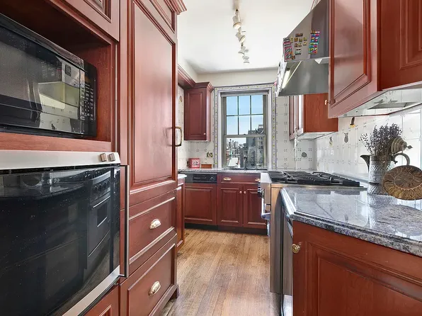 45 Christopher Street image 4 of 6