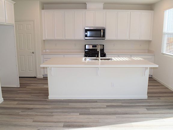 5th image of 48 Molveno Dr