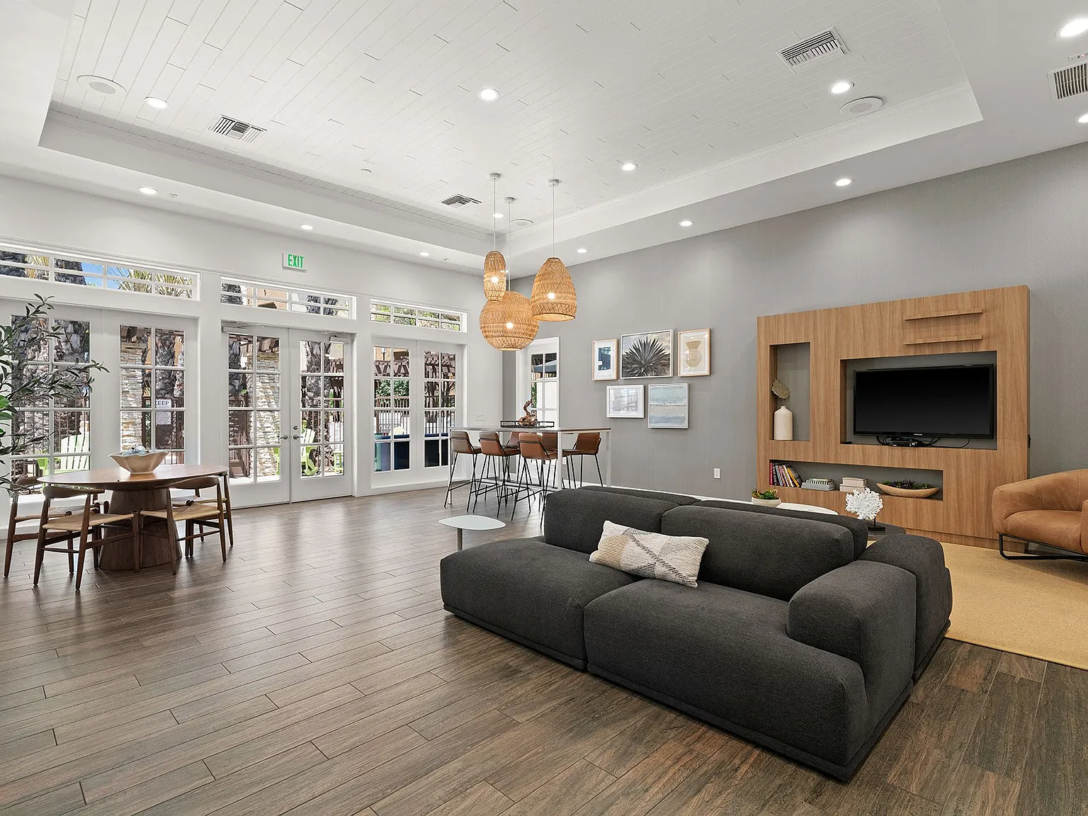 Hills of Valencia Apartments — Photo 2