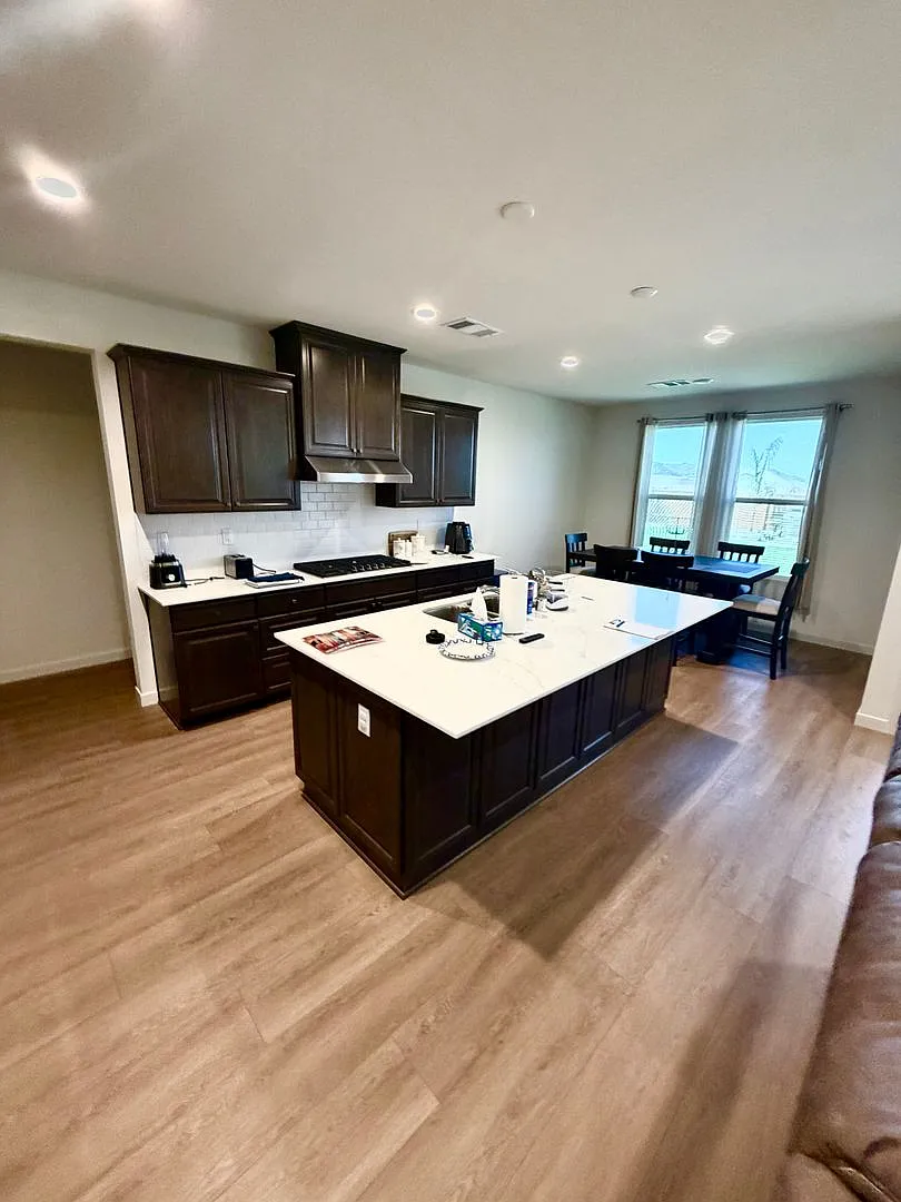 Your dream home awaits! Experience the cozy charm of this beautiful Bakersfield residence! — Photo 2