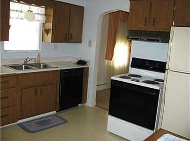 5th image of 243 John St