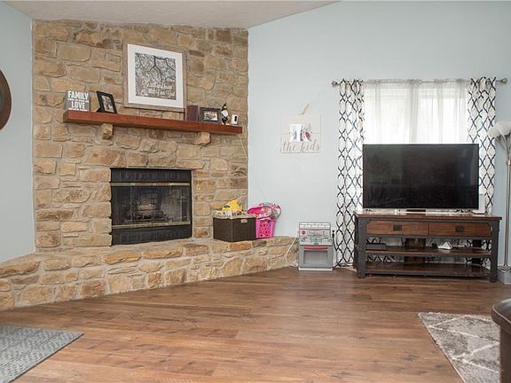 4th image of 1111 Briarwood Dr