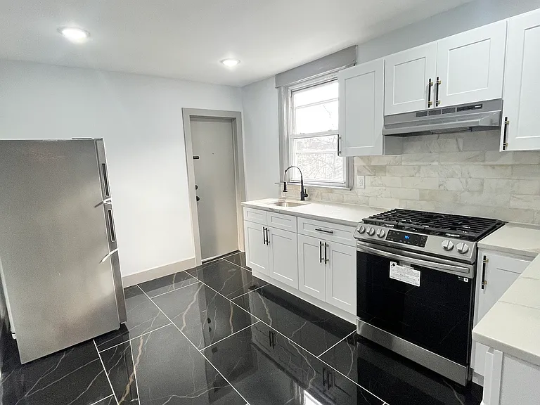 156 Wegman Pkwy #3 — Photo 2