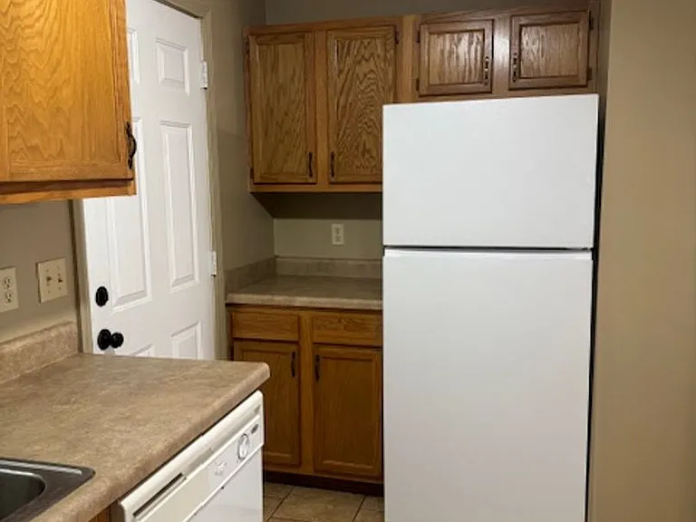 607 E Main St — Photo 5