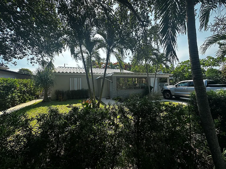 1607 NW 3rd Ave — Photo 2