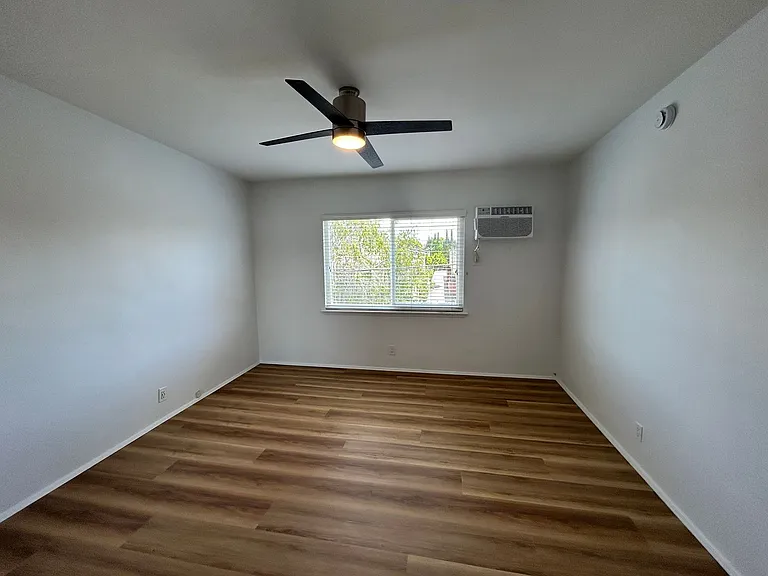 1957 Frank St / 2519 Virginia Ave — Photo 23