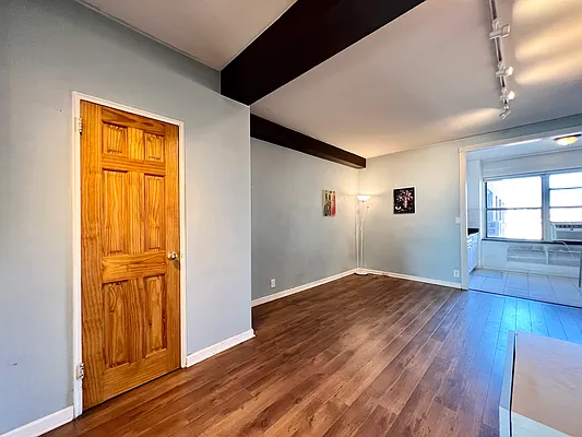 Rented by E Realty International Corp | media 2