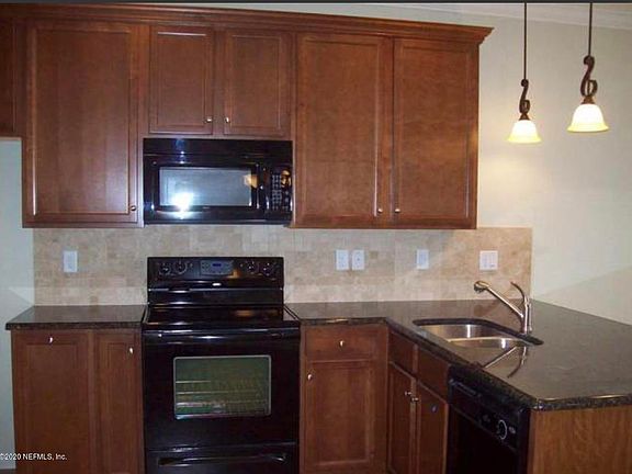 3rd image of 2756 Hollybrook Ln