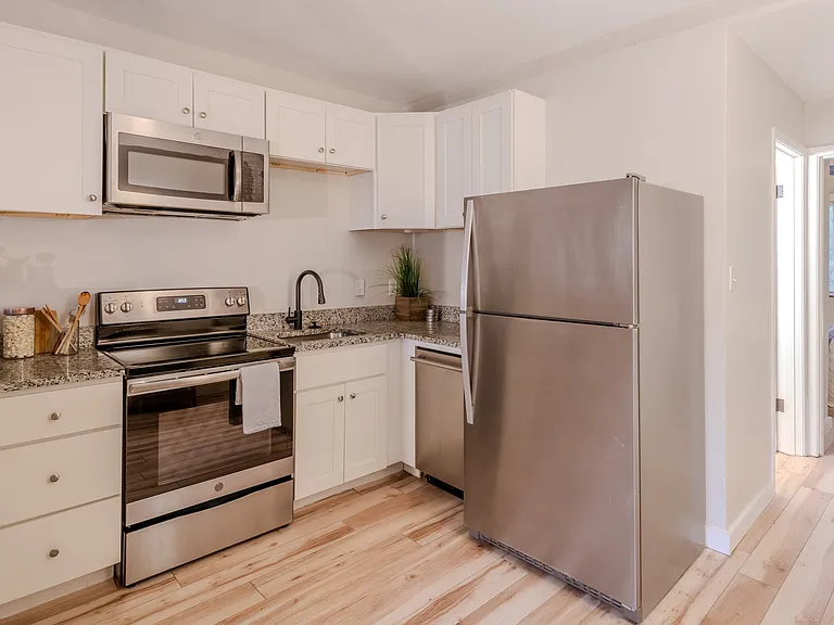 The Becton Apartments — Photo 10