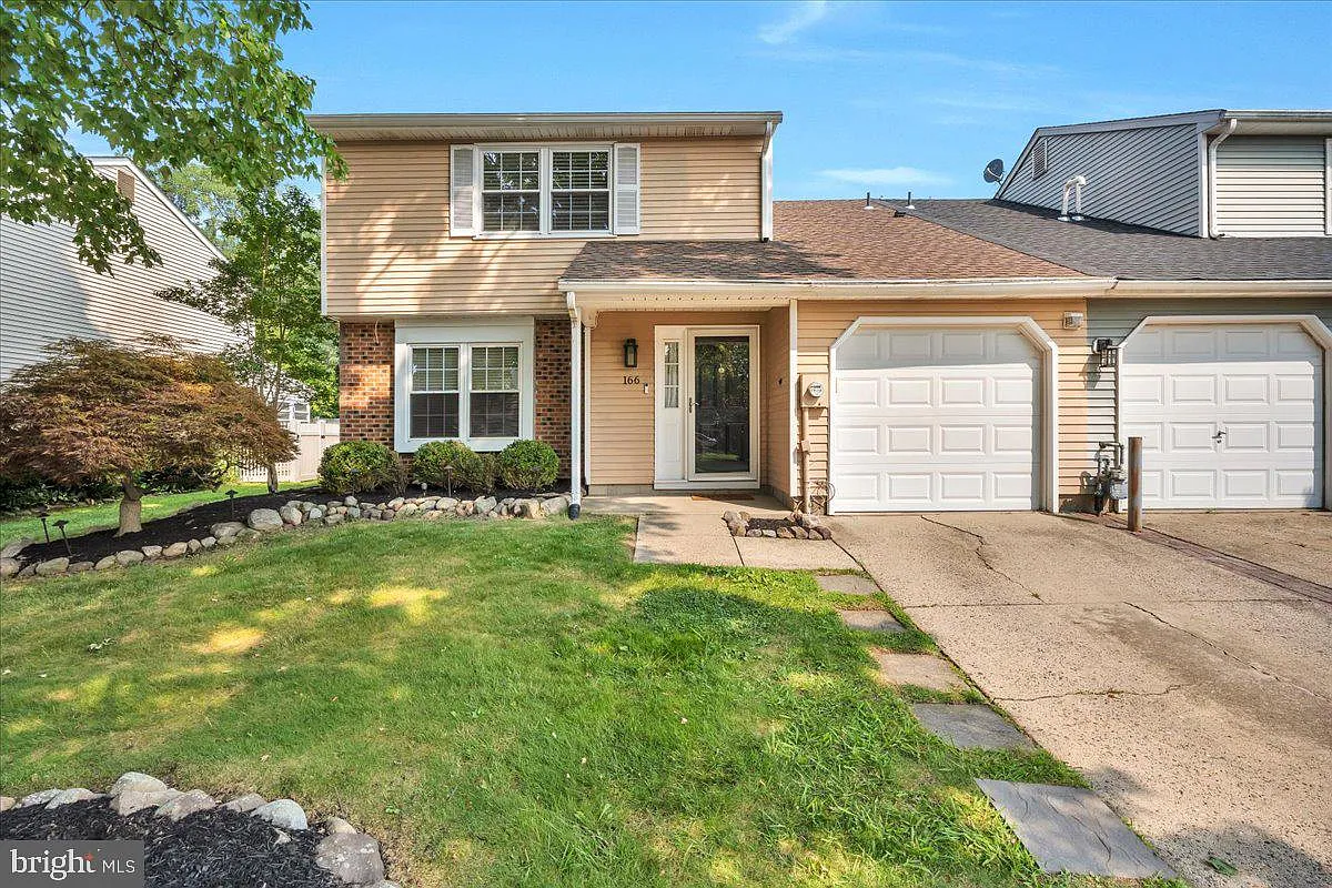 3 bed, 1.5 bath, 1672 sqft, $2,900 — Photo 1