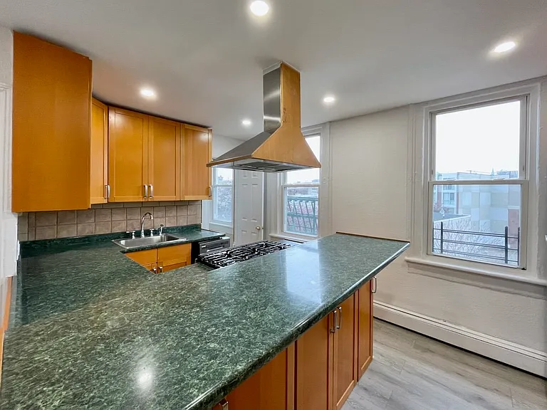 389 Monmouth St #3 — Photo 8