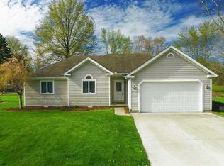 1135 Roberts Rd, Cottrellville, MI 48039