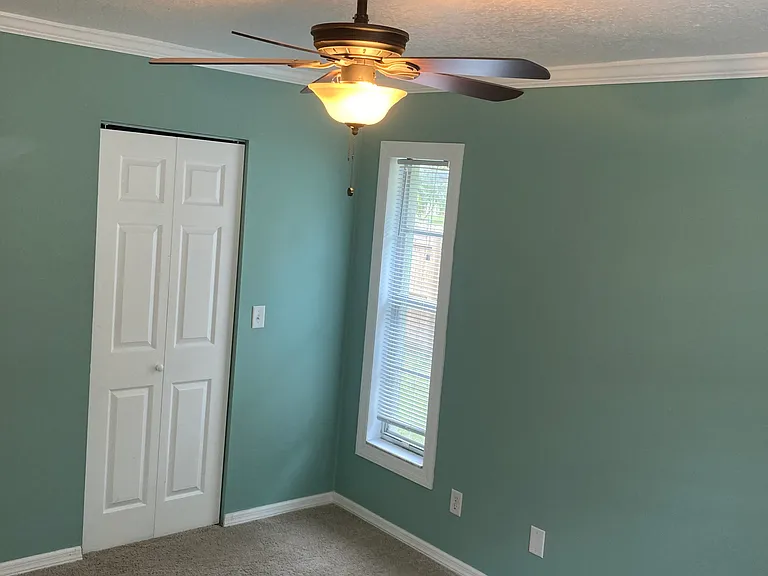 115 Kendale Dr — Photo 12