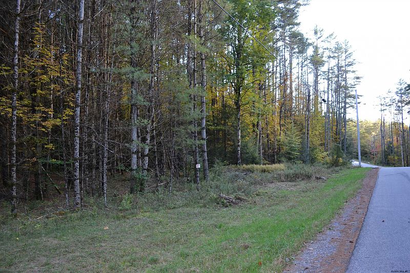3rd image of L827 HENDRICKS Road