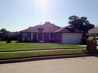 1925 Dorchester Rd, Midwest City, OK 73130