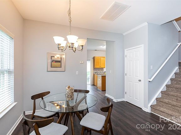 5th image of 3138 Golden Dale Ln