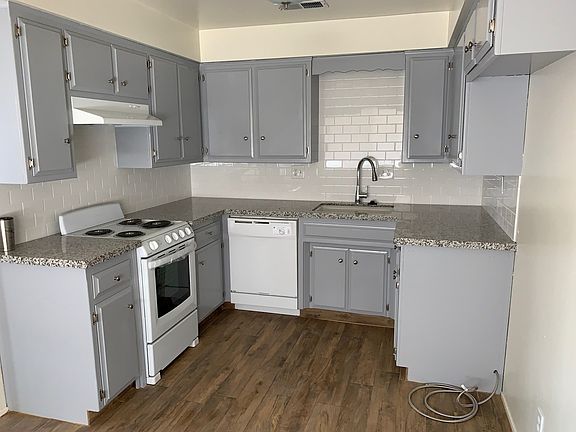 2nd image of 6006 Stockdale Hwy APT 4