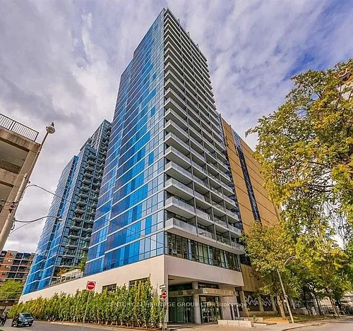 210 Simcoe St Photo 1