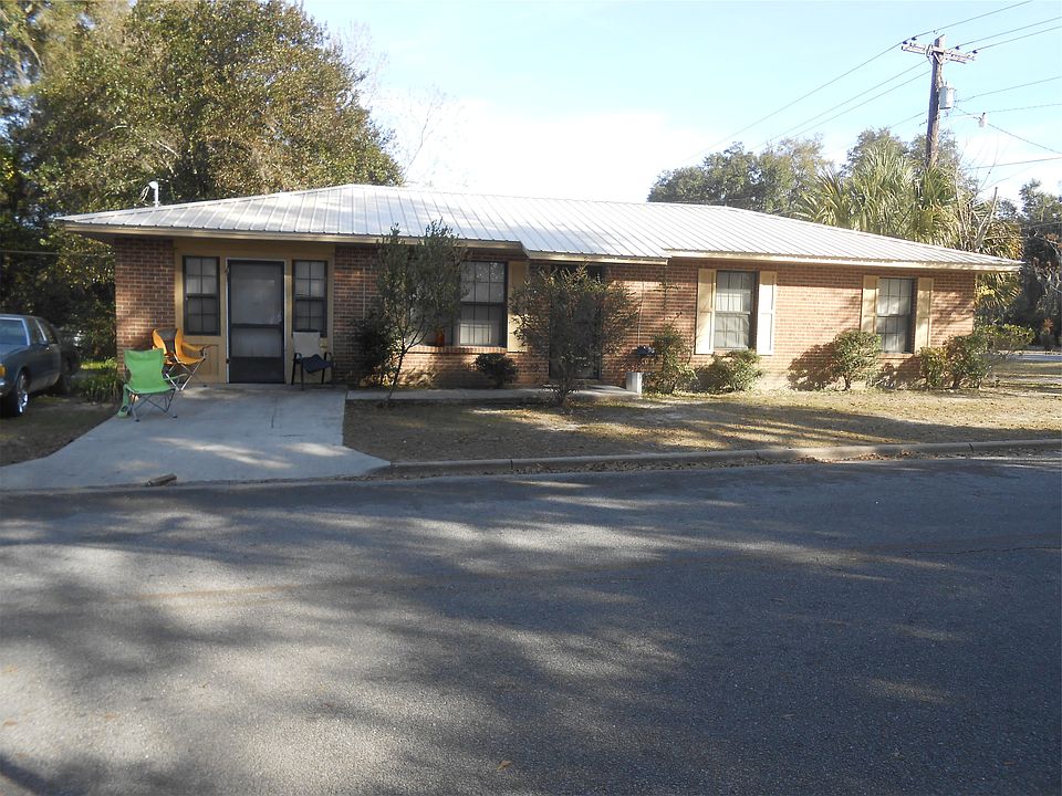 2nd image of 831 NW Redding Ave