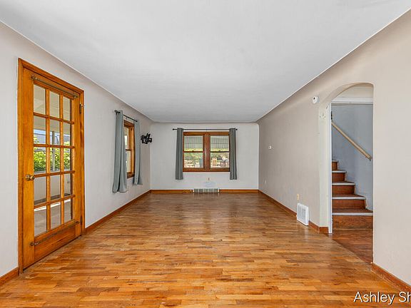4th image of 395 W 19th St