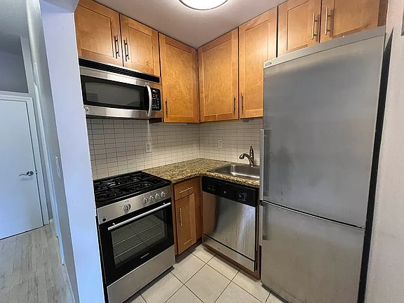 3rd image of 165 E 90th St APT 5A
