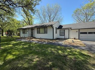 412 NW Donovan Rd #A, Lees Summit, MO 64063
