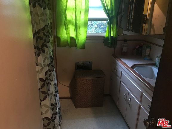 4th image of 1321 Orange Ave