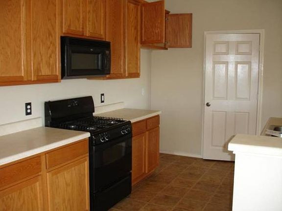 4th image of 1001 Whitley Dr