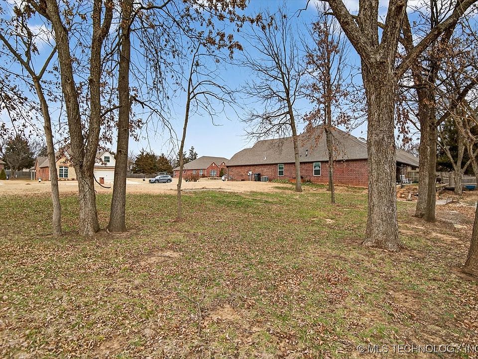 2nd image of 3223 Boardwalk Ct