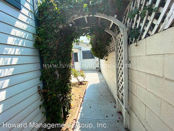 2nd image of 852 1/2 Venezia Ave