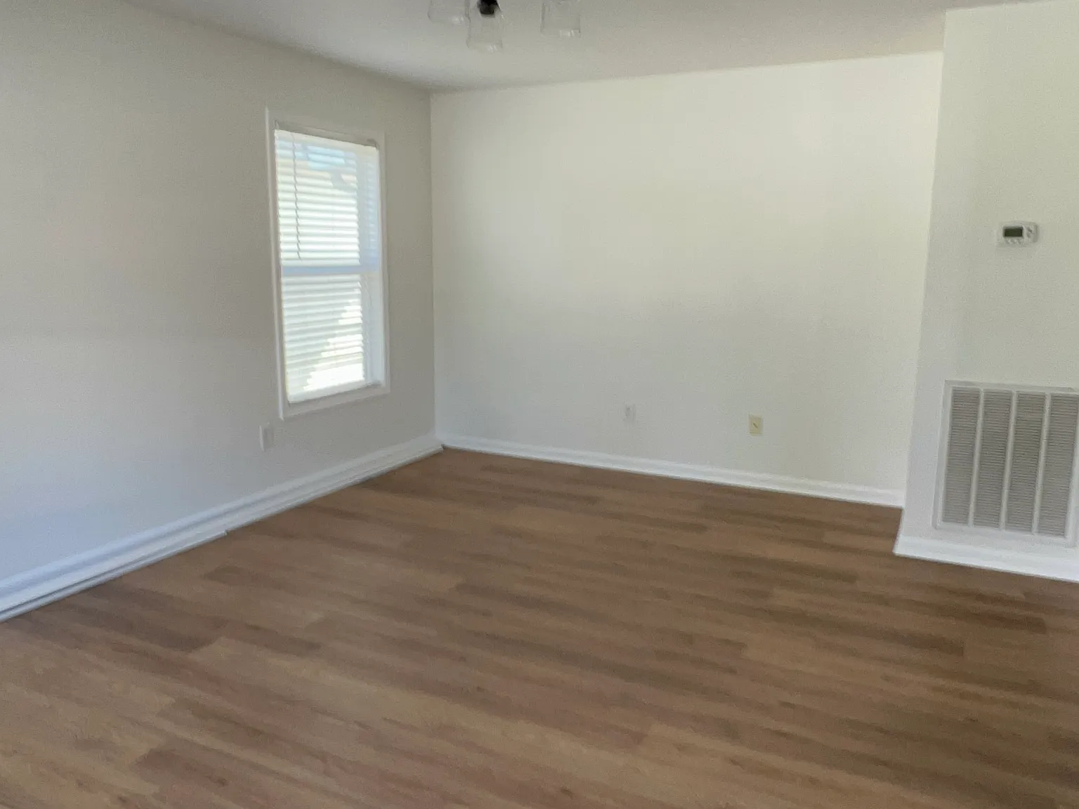 3 bed, 1600 sqft, $2,100 — Photo 2