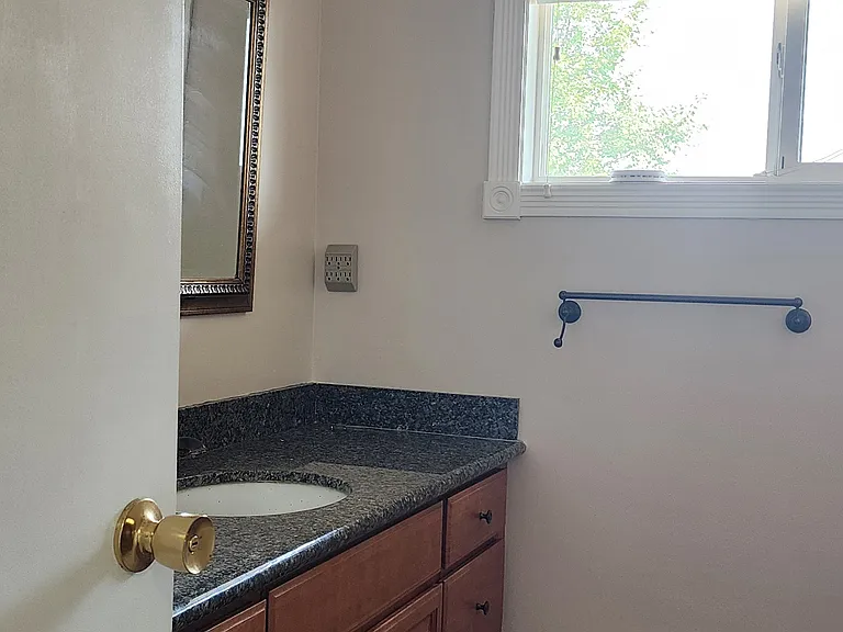 7995 Hazelgreen Rd NE — Photo 20