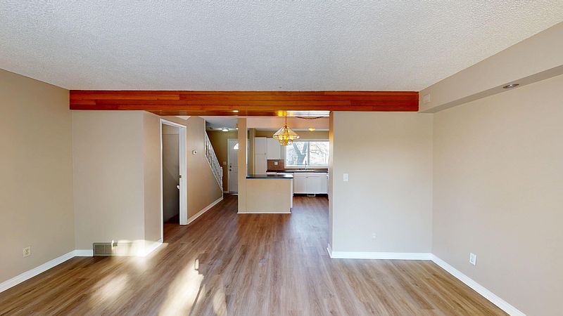 Calgary Townhouse for rent - 3 Bedrooms — photo 2