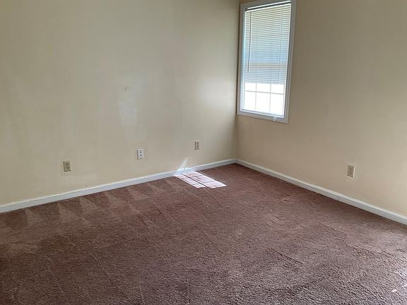 4th image of 1981 Essex Dr #85
