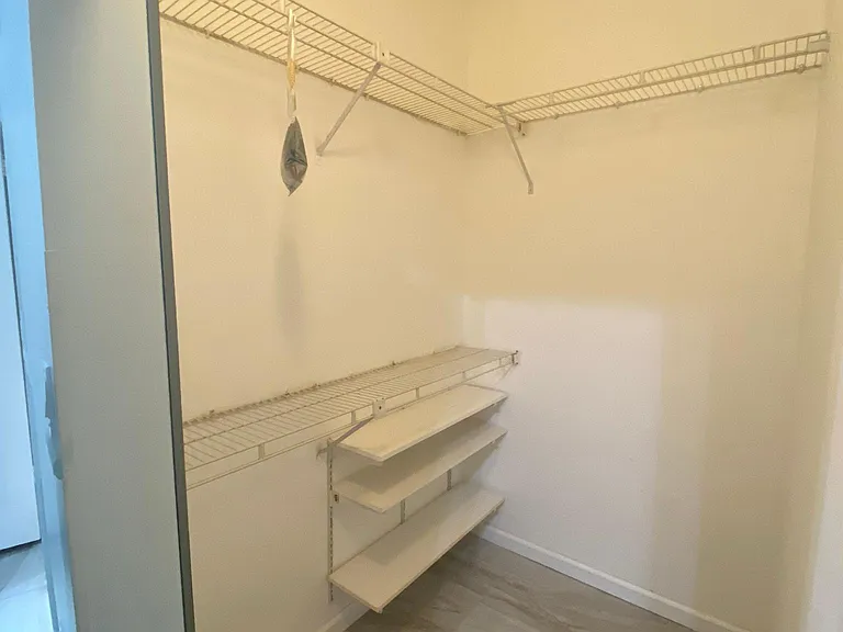 Walking Closet
